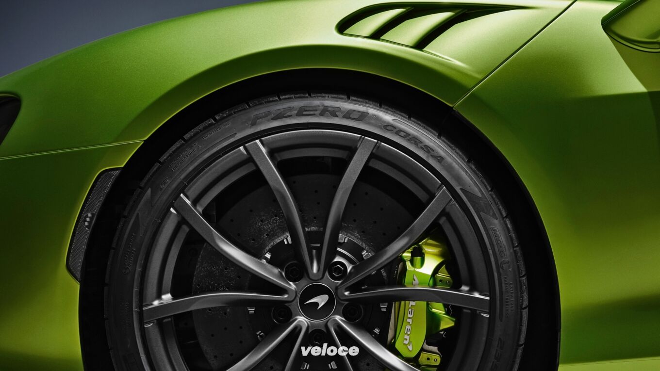 Chi parla? Le gomme della McLaren Artura Chi parla? Le gomme della McLaren Artura