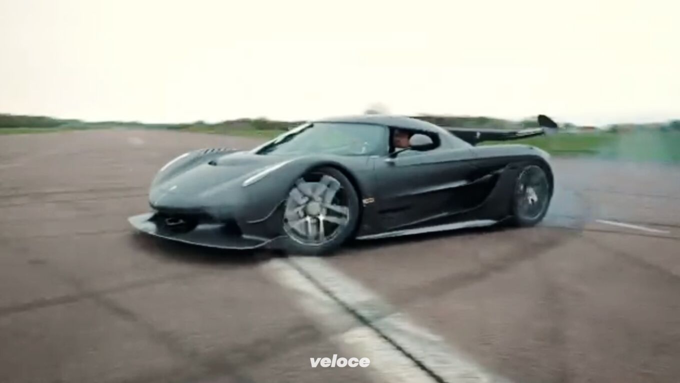 Koenigsegg Jesko: il prototipo va di traverso Koenigsegg Jesko: il prototipo va di traverso