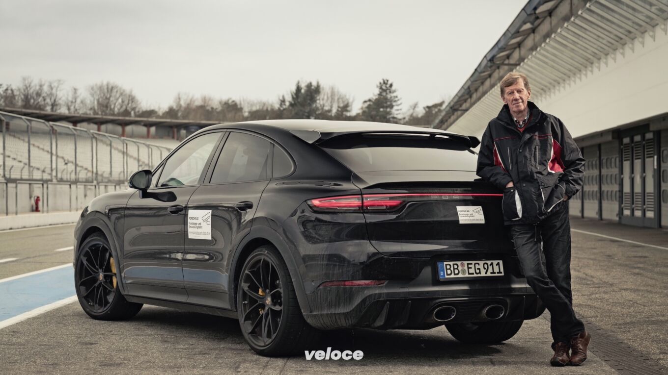 Walter Röhrl guida la nuova Cayenne Turbo Walter Röhrl guida la nuova Cayenne Turbo