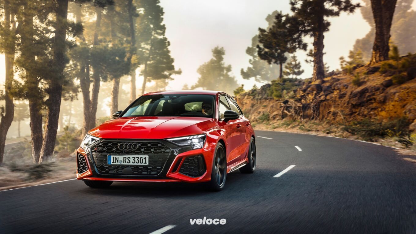 Audi RS3 è tutta nuova, ma ha sempre 5 cilindri Audi RS3 è tutta nuova, ma ha sempre 5 cilindri
