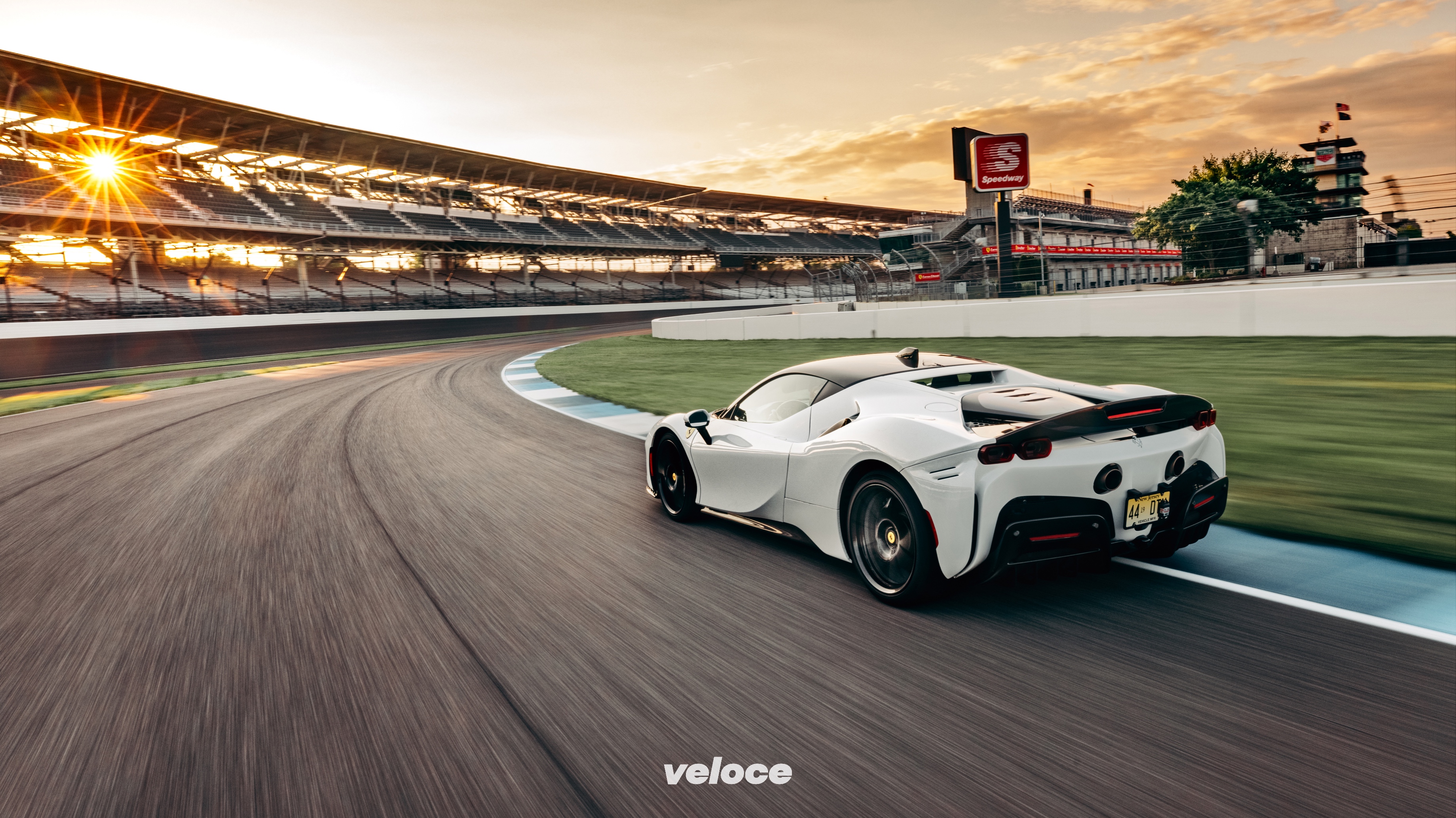 Ferrari SF90 Stradale: il record a Indianapolis