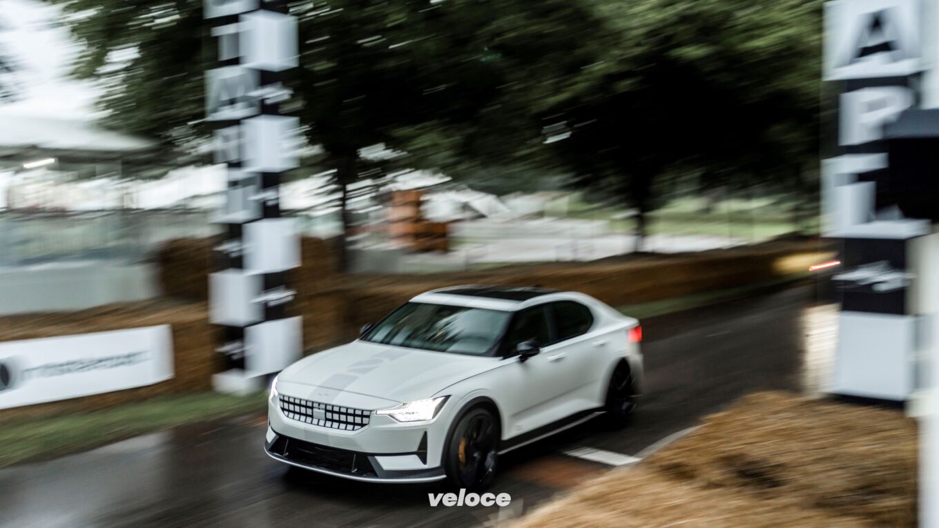 A Goodwood la Polestar 2 mette i muscoli A Goodwood la Polestar 2 mette i muscoli