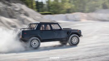 2-Lamborghini-LM 002_1 2-Lamborghini-LM 002_1