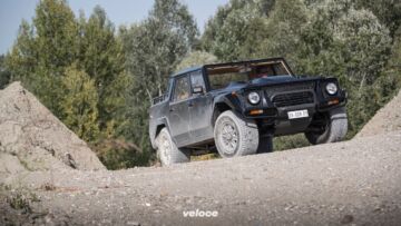 2-Lamborghini-LM 002_3