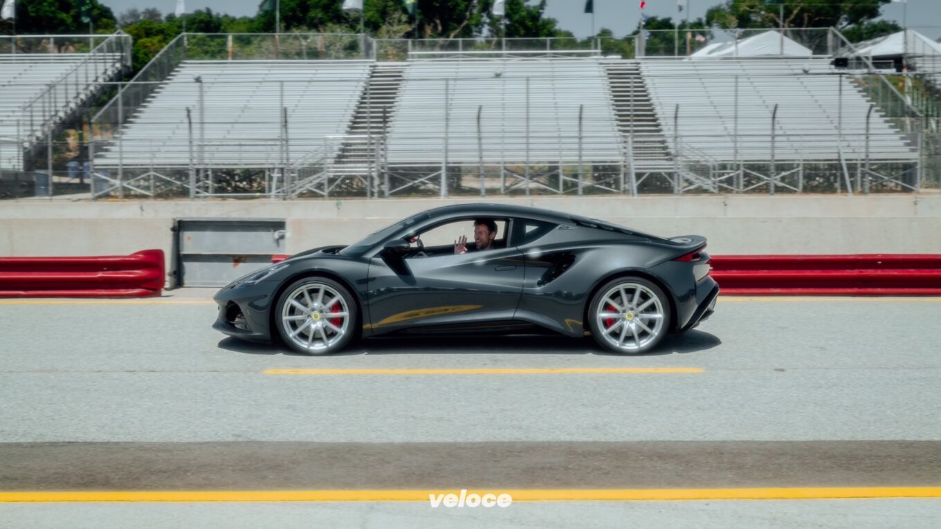 La Lotus Emira in azione a Laguna Seca La Lotus Emira in azione a Laguna Seca