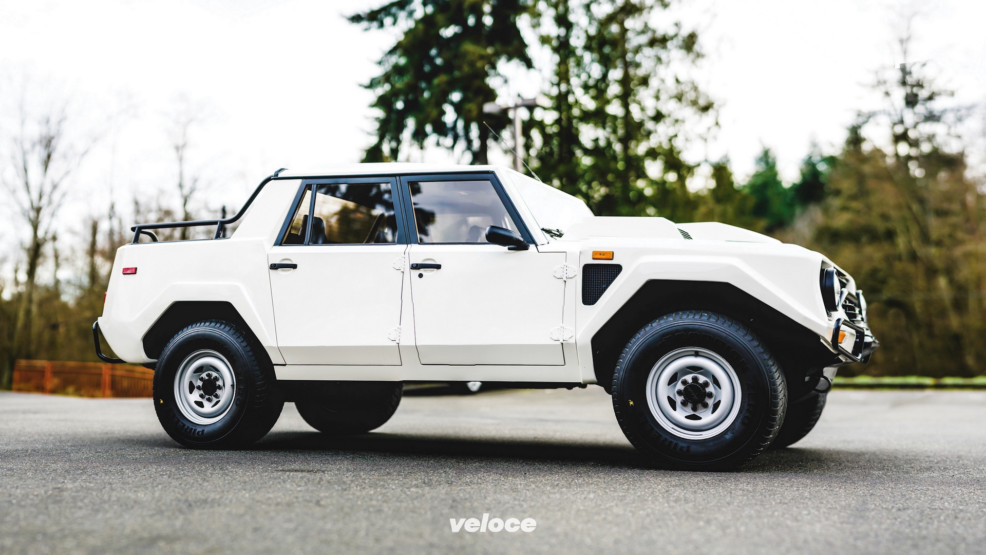 Lamborghini LM002 Lamborghini LM002