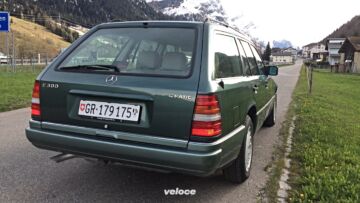 Mercedes-Benz-E300T-4Matic