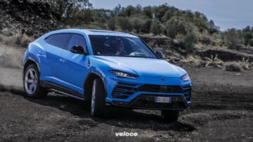 Lamborghini-Urus-Blu-Cepheus-Esperienza-terra-off-road-Etna-5 Lamborghini-Urus-Blu-Cepheus-Esperienza-terra-off-road-Etna-5