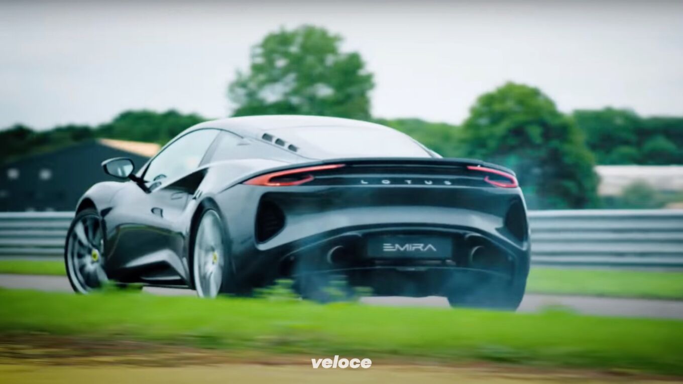 Lotus Emira: lo shakedown a Hethel Lotus Emira: lo shakedown a Hethel