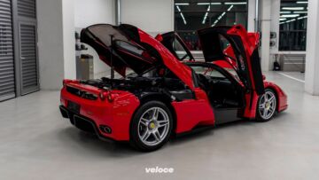 Ferrari-Enzo_back_right_open Ferrari-Enzo_back_right_open