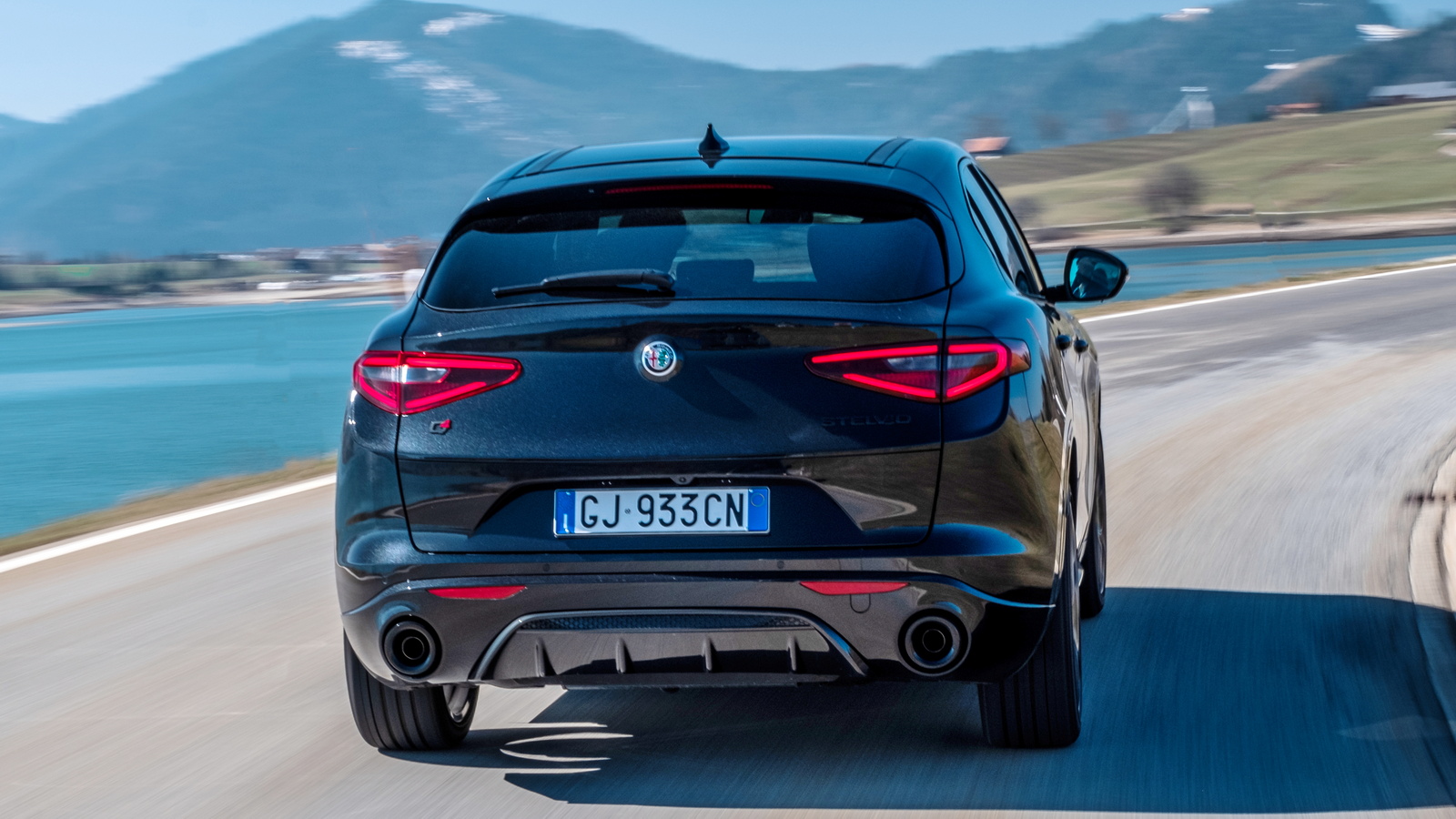 alfa-romeo-giulia-stelvio-estrema-2022_03 alfa-romeo-giulia-stelvio-estrema-2022_03