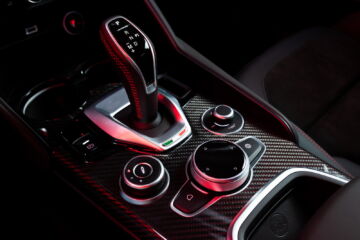 alfa-romeo-giulia-stelvio-estrema-2022_07 alfa-romeo-giulia-stelvio-estrema-2022_07