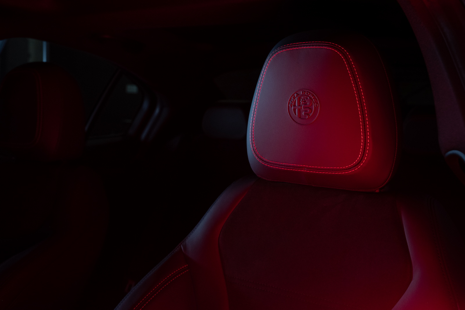 alfa-romeo-giulia-stelvio-estrema-2022_09 alfa-romeo-giulia-stelvio-estrema-2022_09