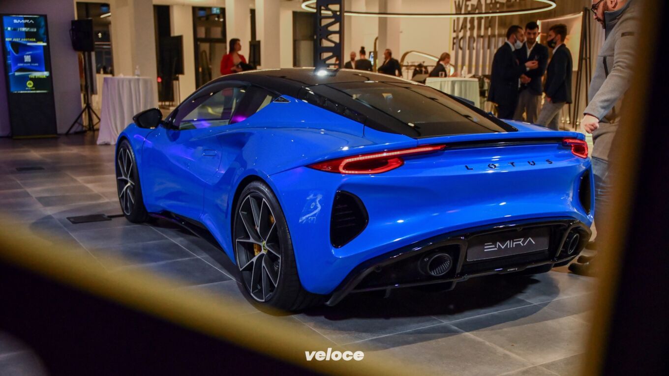 Lotus Emira, l’abbiamo vista dal vivo Lotus Emira, l’abbiamo vista dal vivo