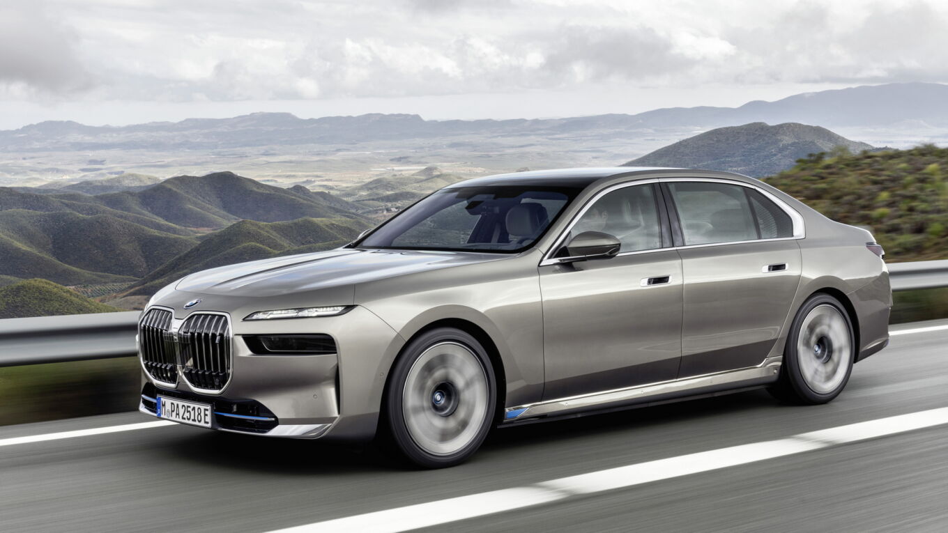BMW Serie 7: per la prima volta anche elettrica BMW Serie 7: per la prima volta anche elettrica