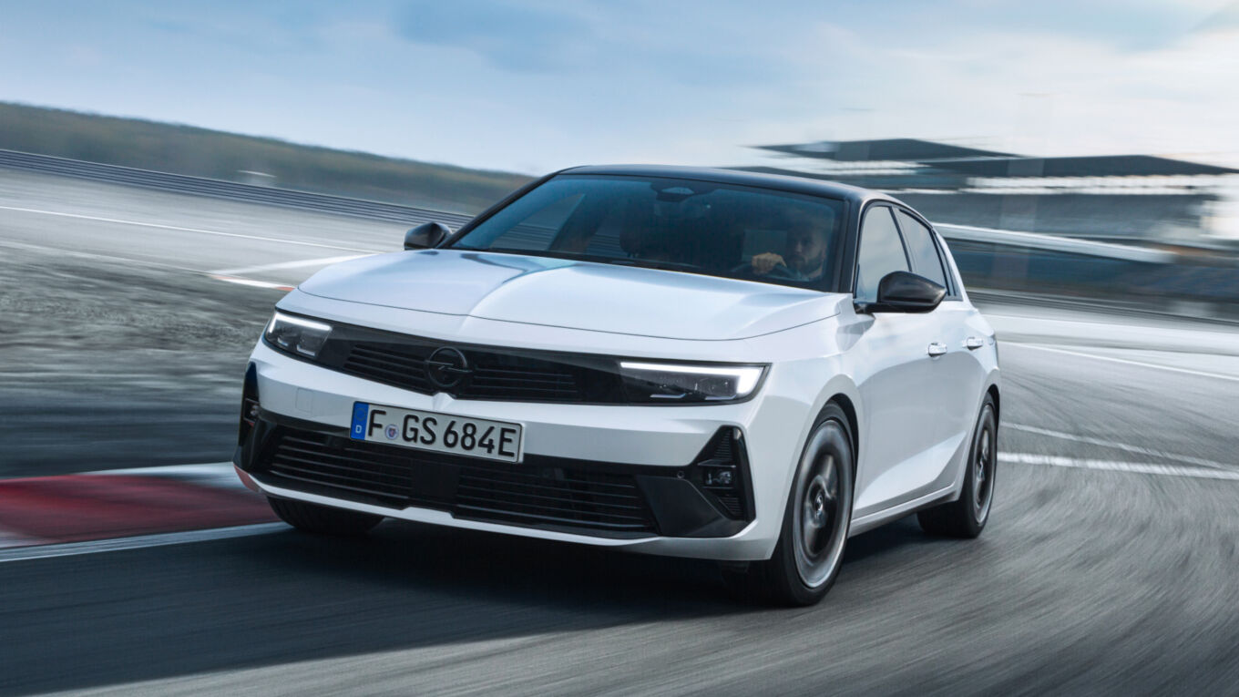 Opel Astra GSe: l’ibrida guadagna cavalli Opel Astra GSe: l’ibrida guadagna cavalli