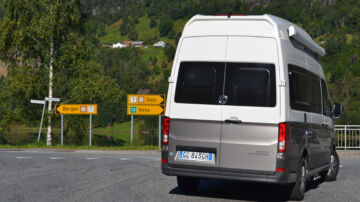 Viaggio nella storia dell’auto con il maxicamper della VW
