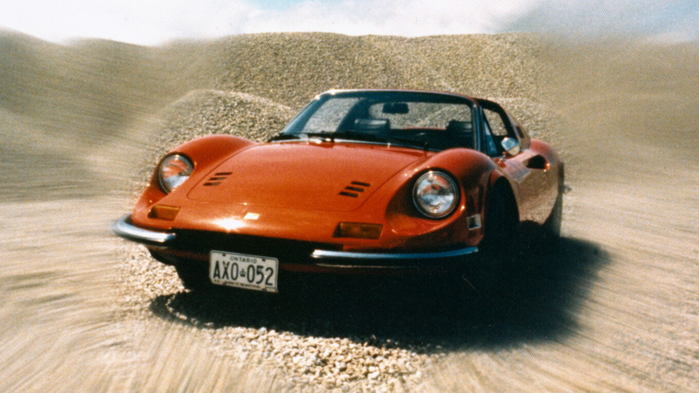 Dino 246 GTS: nasceva 50 anni fa la prima sei cilindri Ferrari senza tetto Dino 246 GTS: nasceva 50 anni fa la prima sei cilindri Ferrari senza tetto