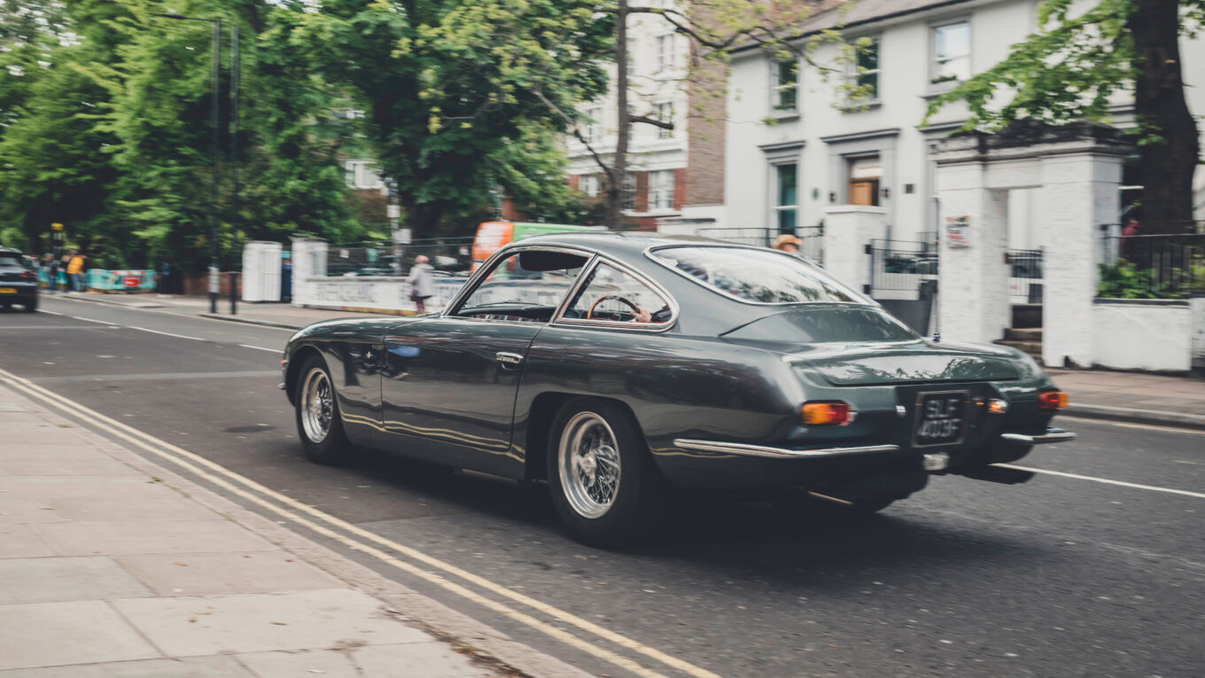Una Lamborghini 400 GT sulle orme dei Beatles Una Lamborghini 400 GT sulle orme dei Beatles