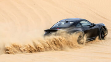 La 911 finisce fuoristrada, ma non c’è da preoccuparsi