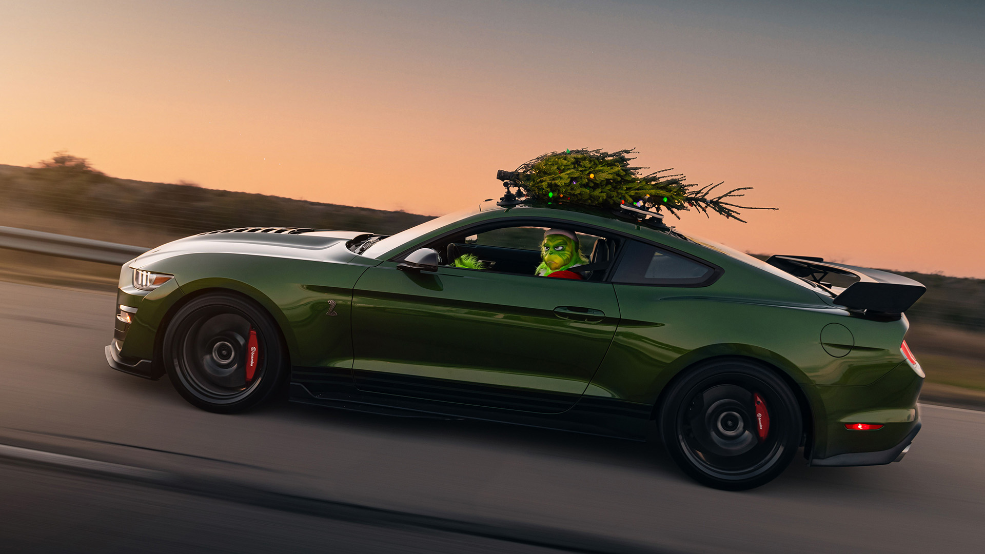 Buon Natale da Hennessey: 307 all’ora con l’albero sul tetto