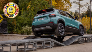 Jeep Avenger: prima vince, poi comincia