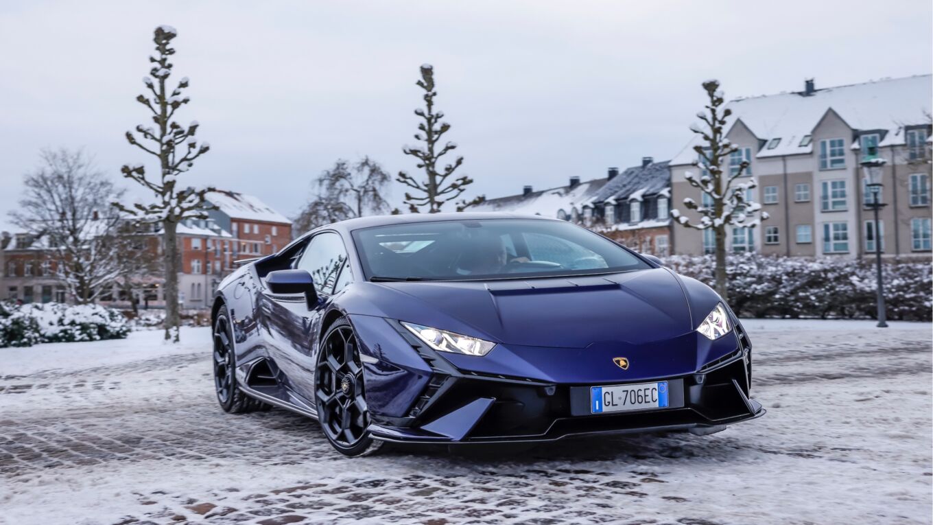 Le supercar del Toro scaldano l’inverno scandinavo Le supercar del Toro scaldano l’inverno scandinavo
