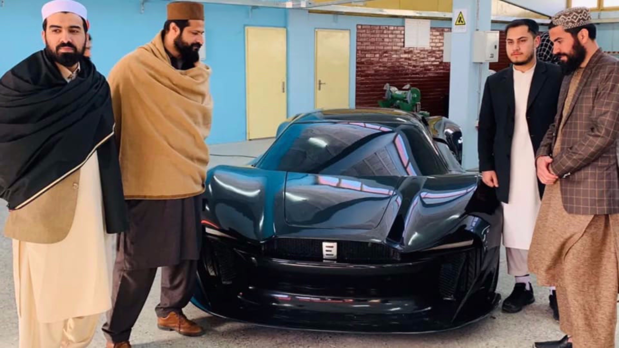 entop-black-swan-afghanistan-supercar-5 entop-black-swan-afghanistan-supercar-5
