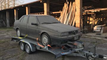 Un’Alfa 155 V6 riemersa dalla polvere