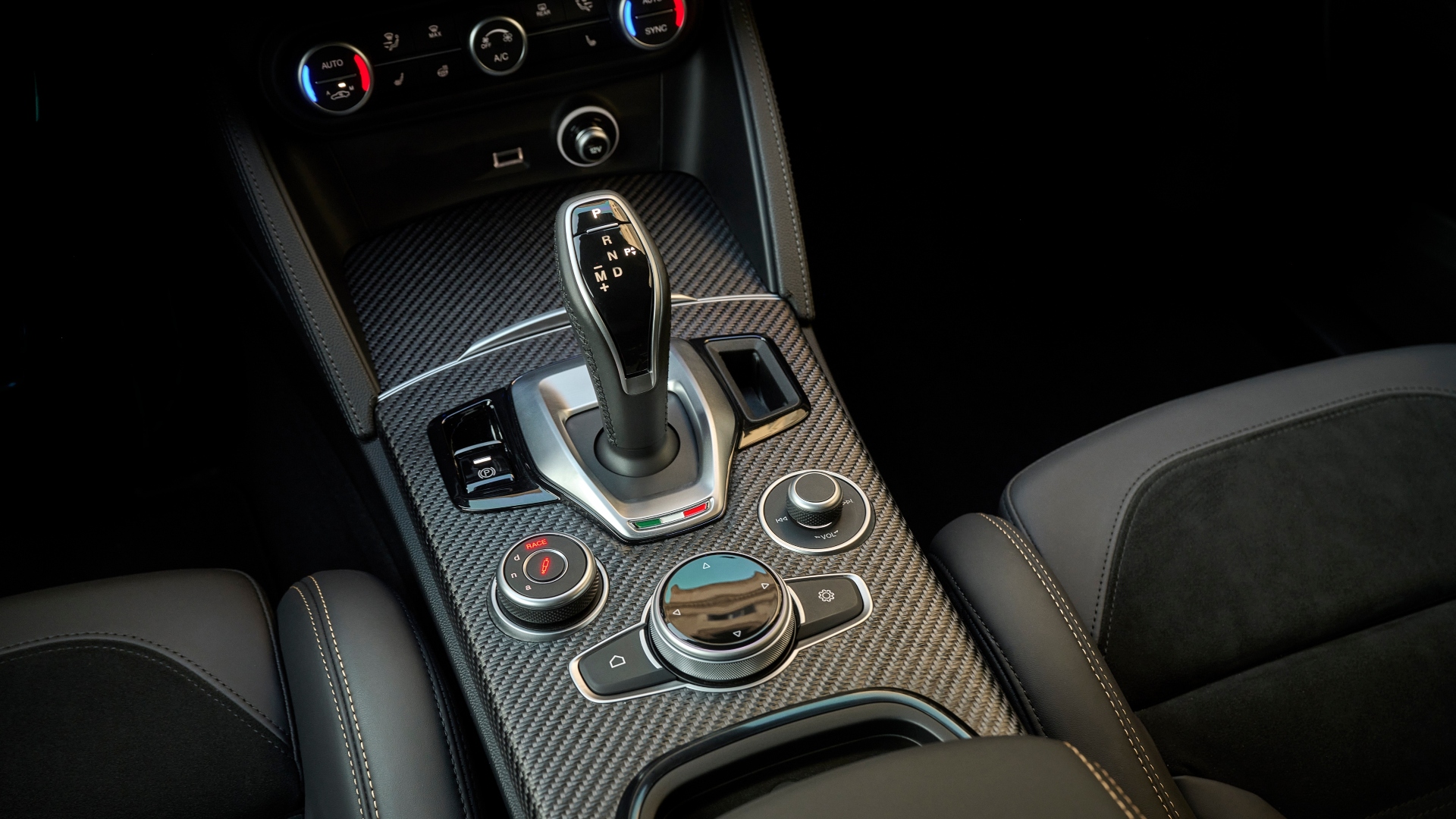 Alfa Romeo Giulia&Stelvio Quadrifoglio 100° Anniversario