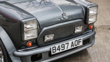 È una brutta Mini ma sa di Aston Martin