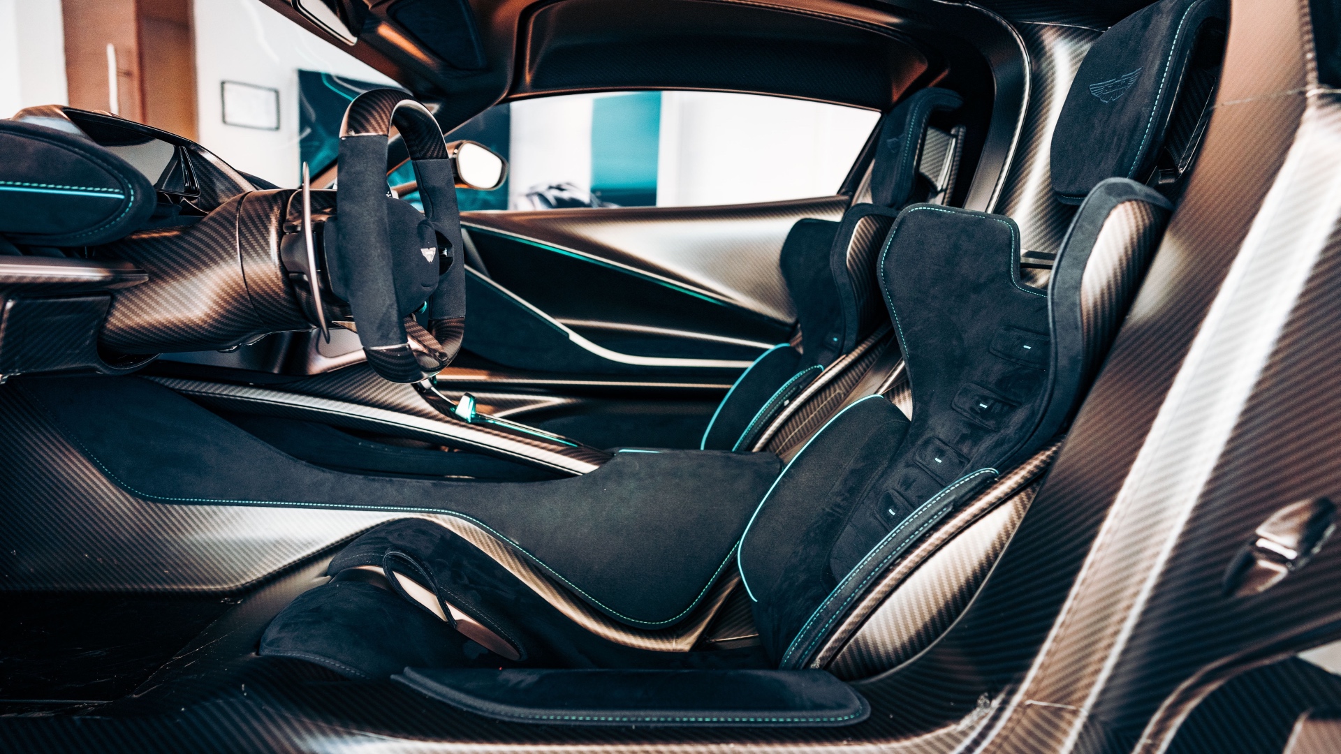 aston-martin-valhalla-1