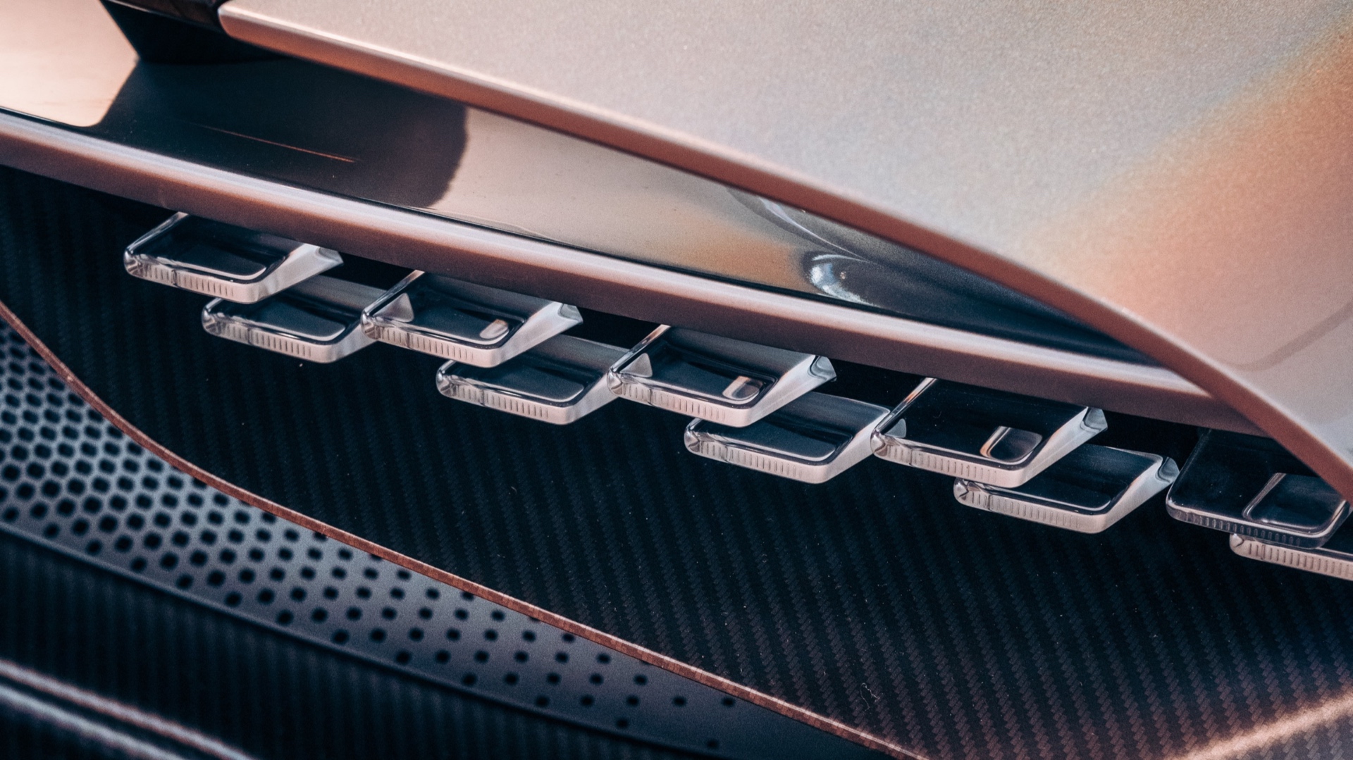 aston-martin-valhalla-12