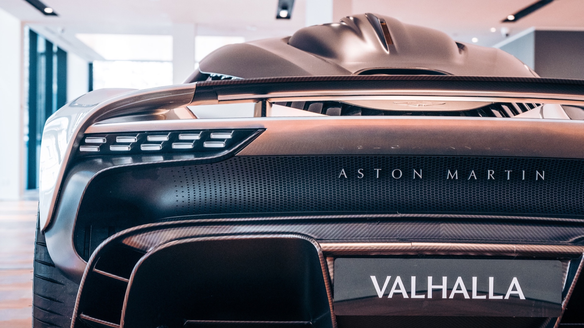 aston-martin-valhalla-2