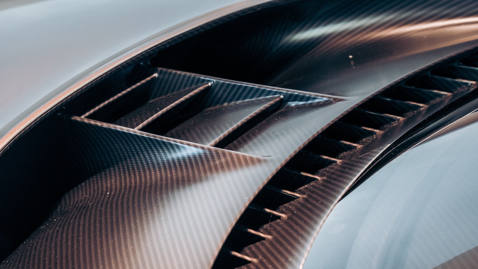 aston-martin-valhalla-28