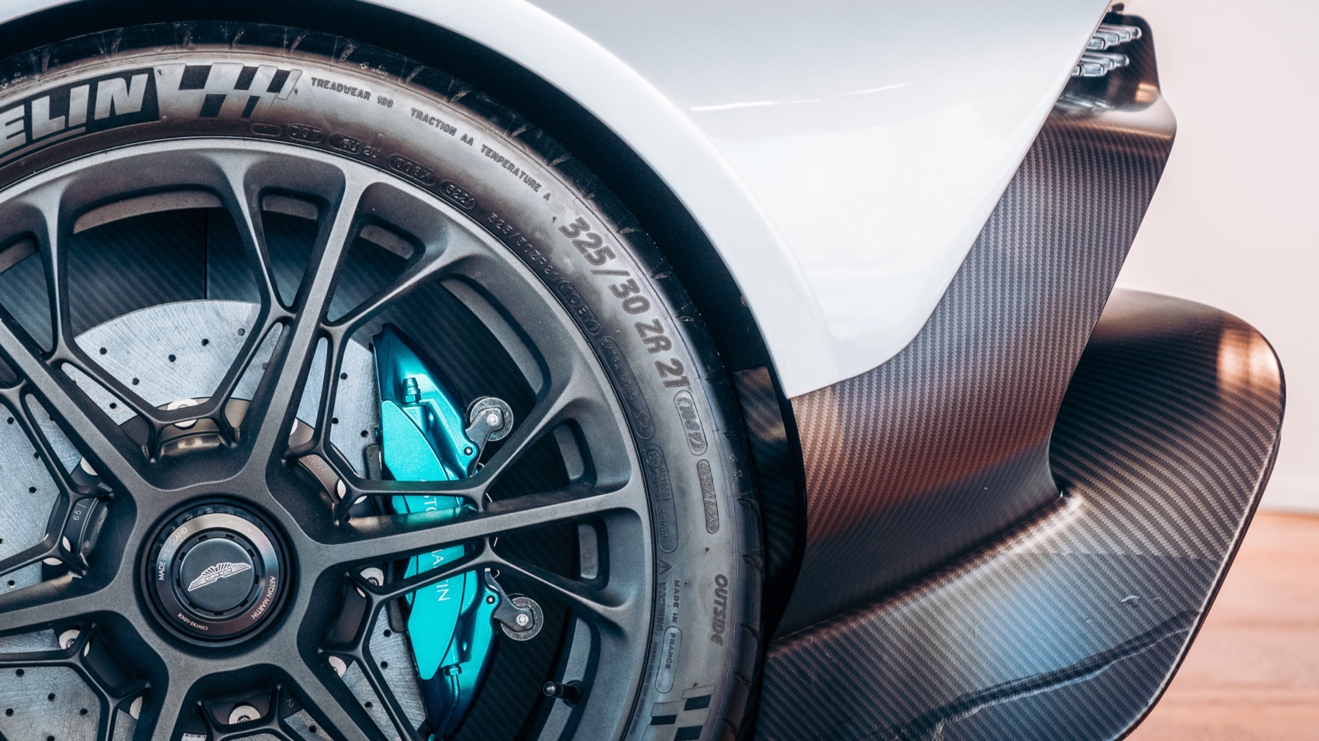 aston-martin-valhalla-29