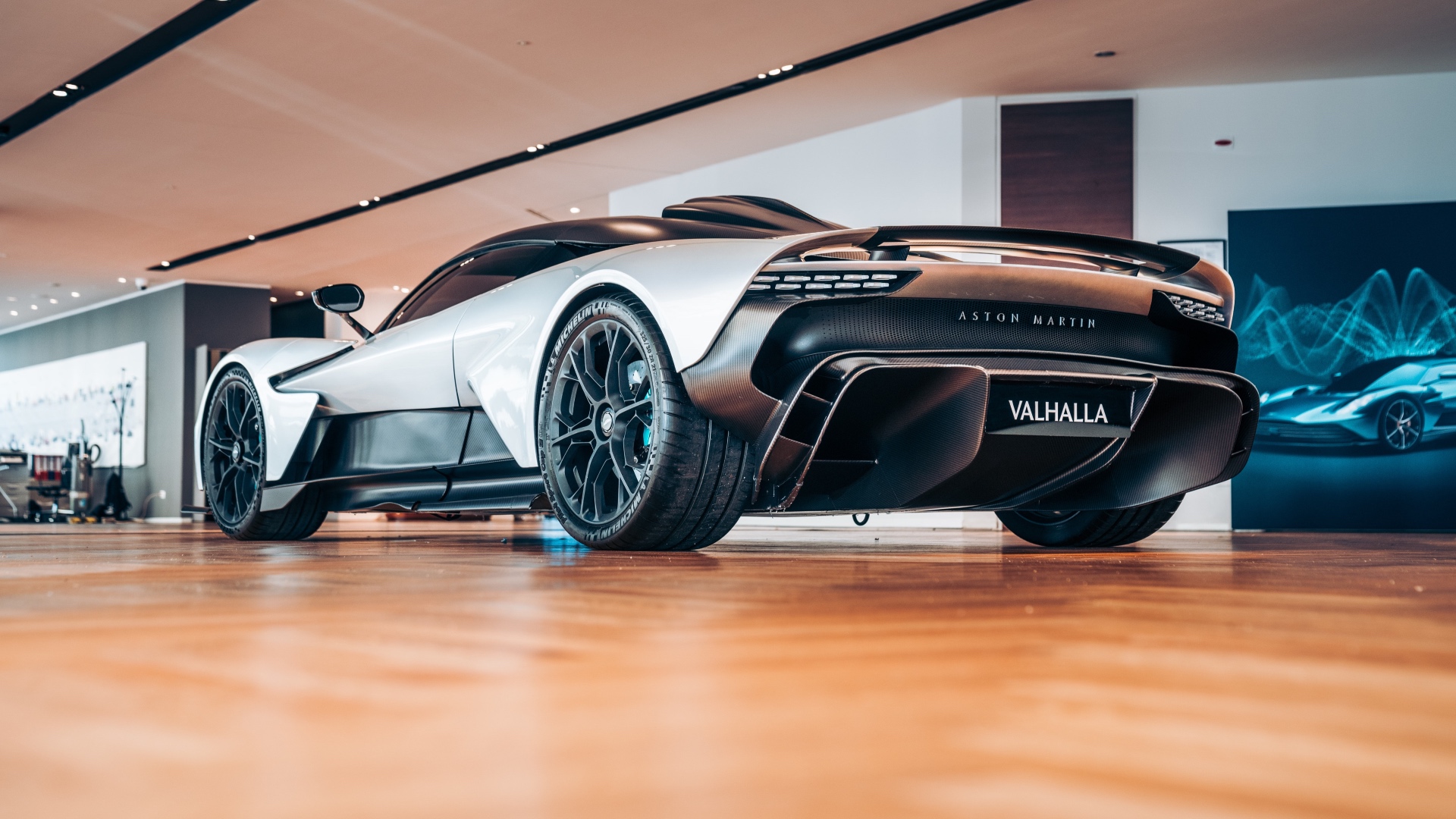 aston-martin-valhalla-3