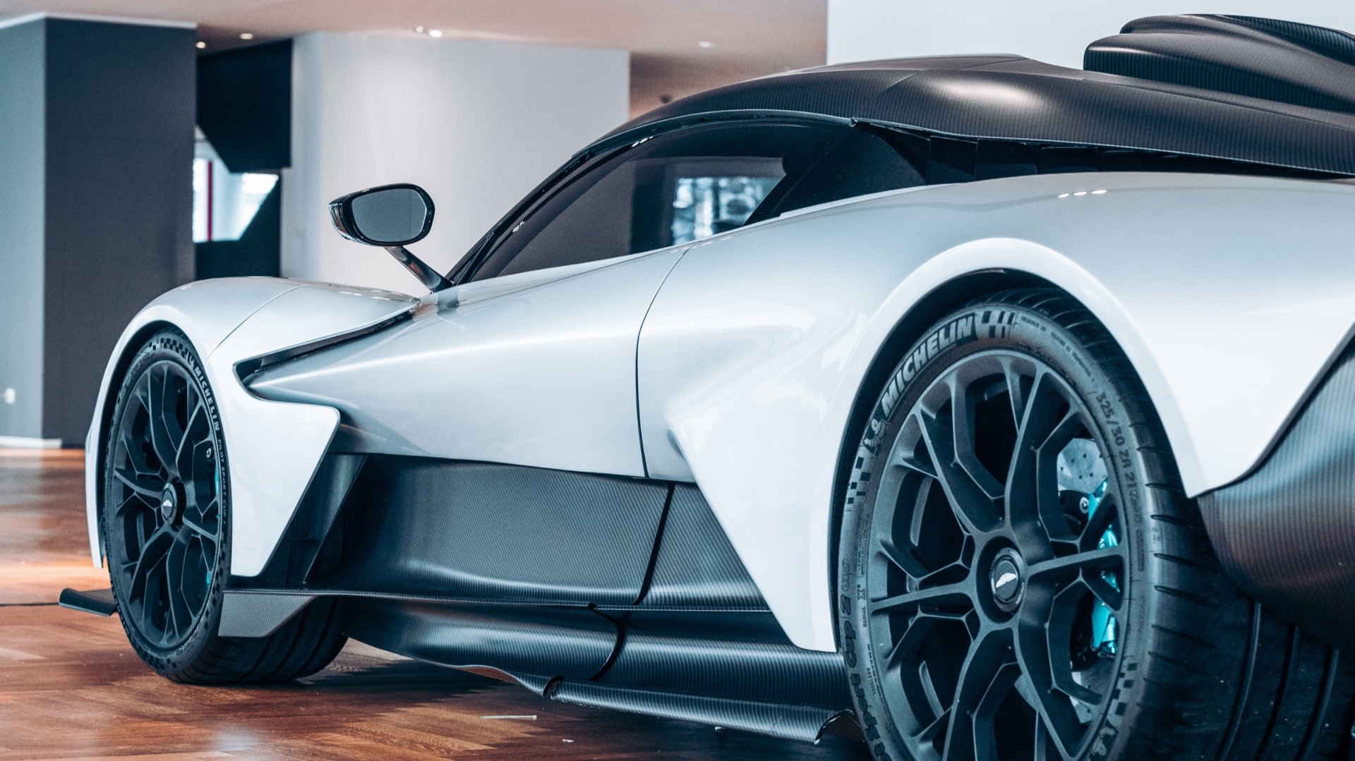 aston-martin-valhalla-7