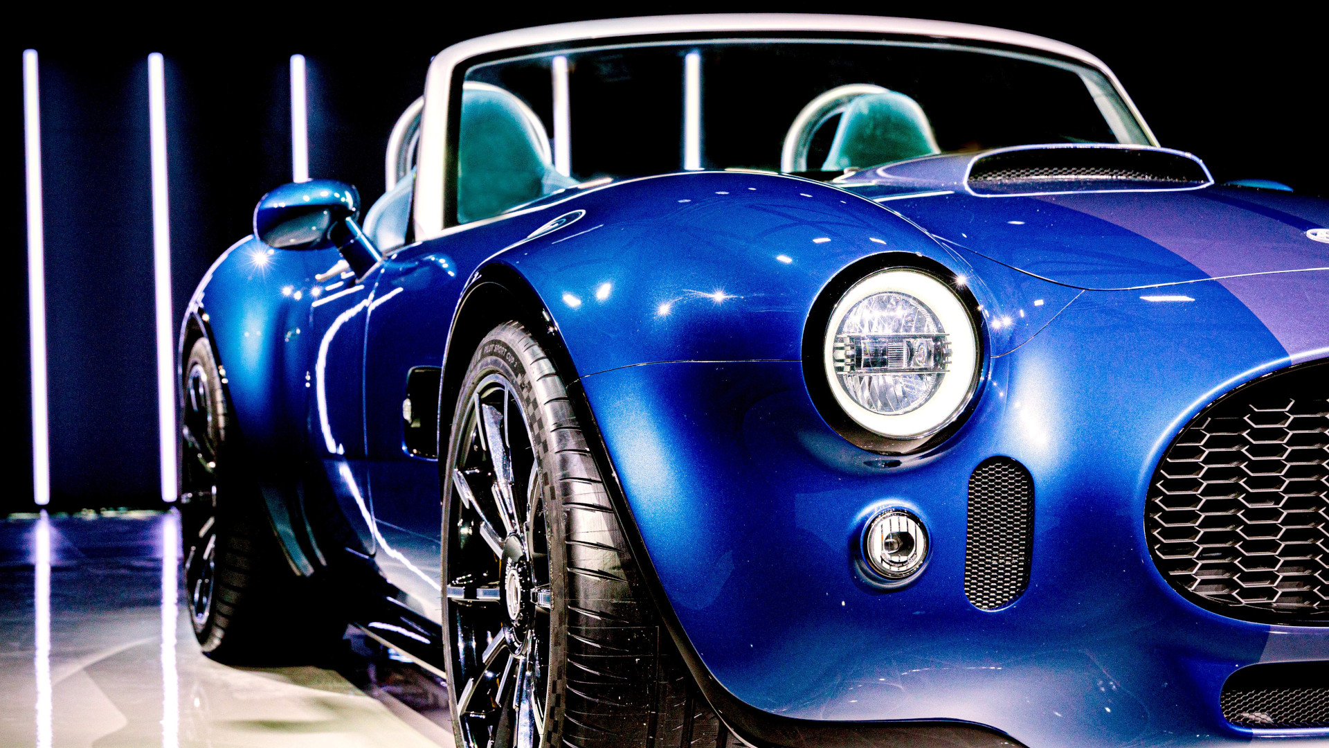 Tolti i veli all’AC Cobra GT Roadster
