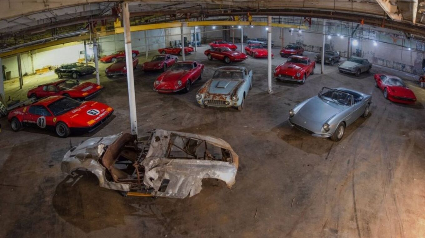 “Barn find” con sfumature di rosso Ferrari “Barn find” con sfumature di rosso Ferrari