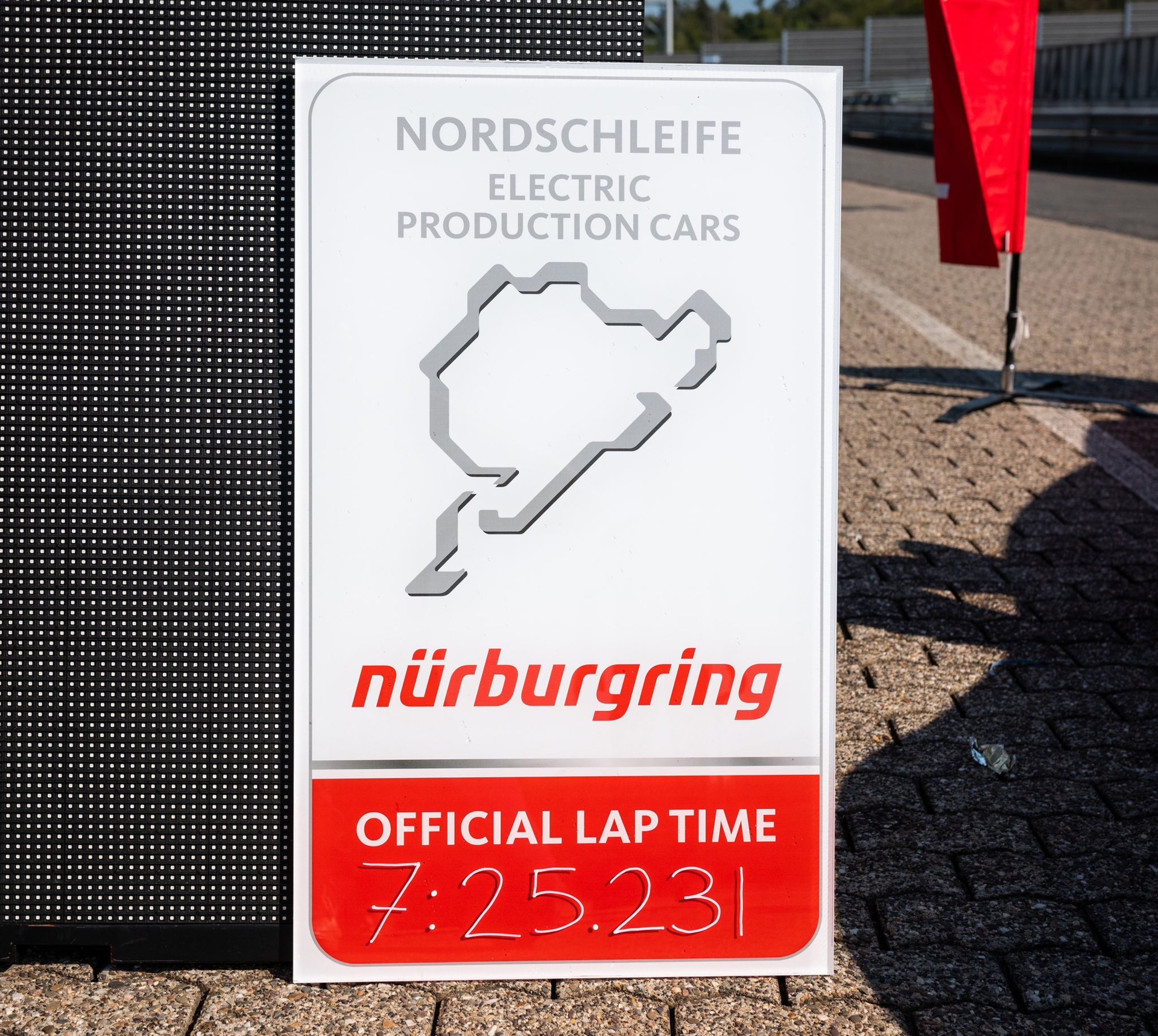 Tesla Model S Plaid Record Nürburgring