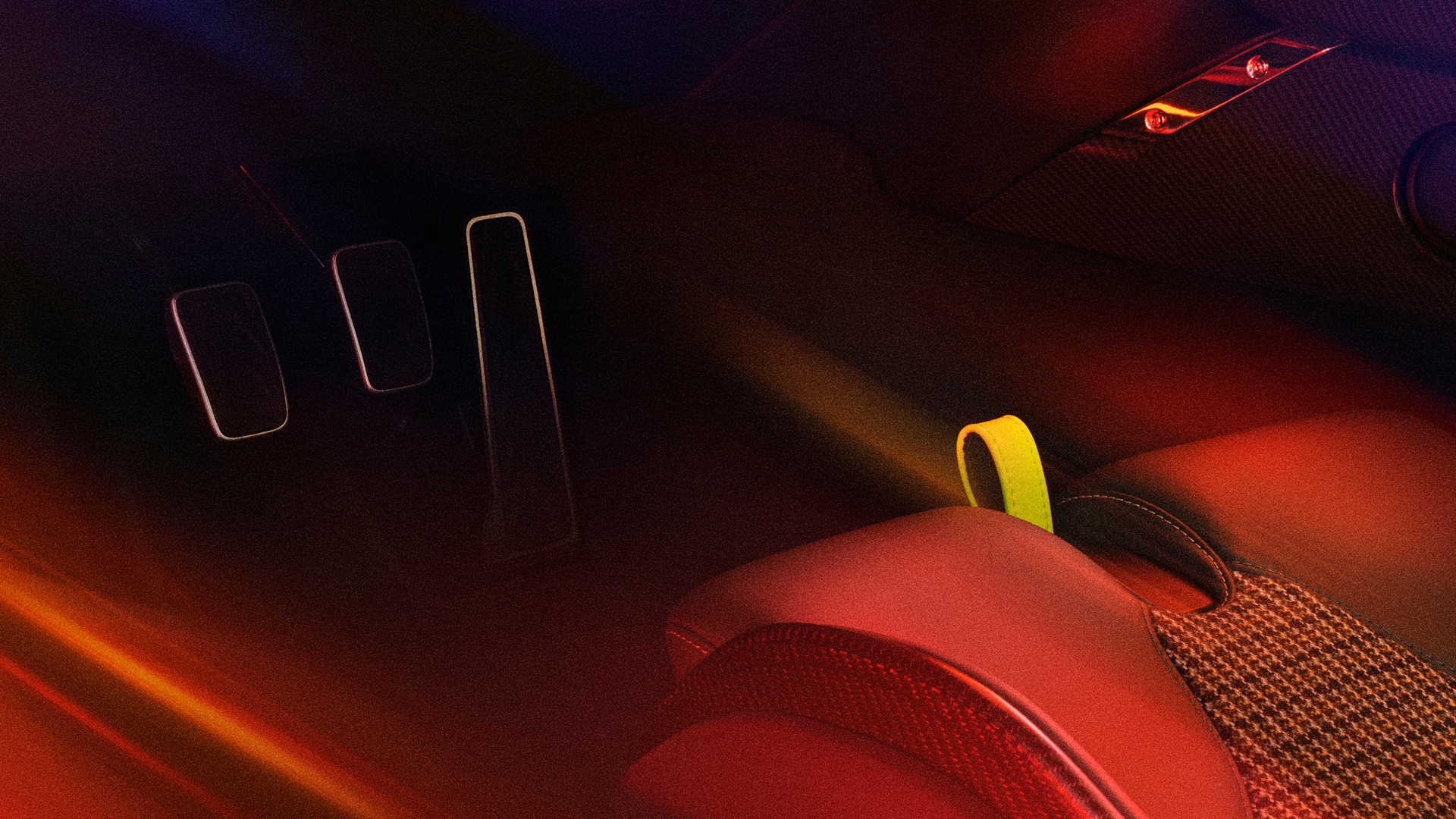 Aston Martin Valour_10 Aston Martin Valour_10