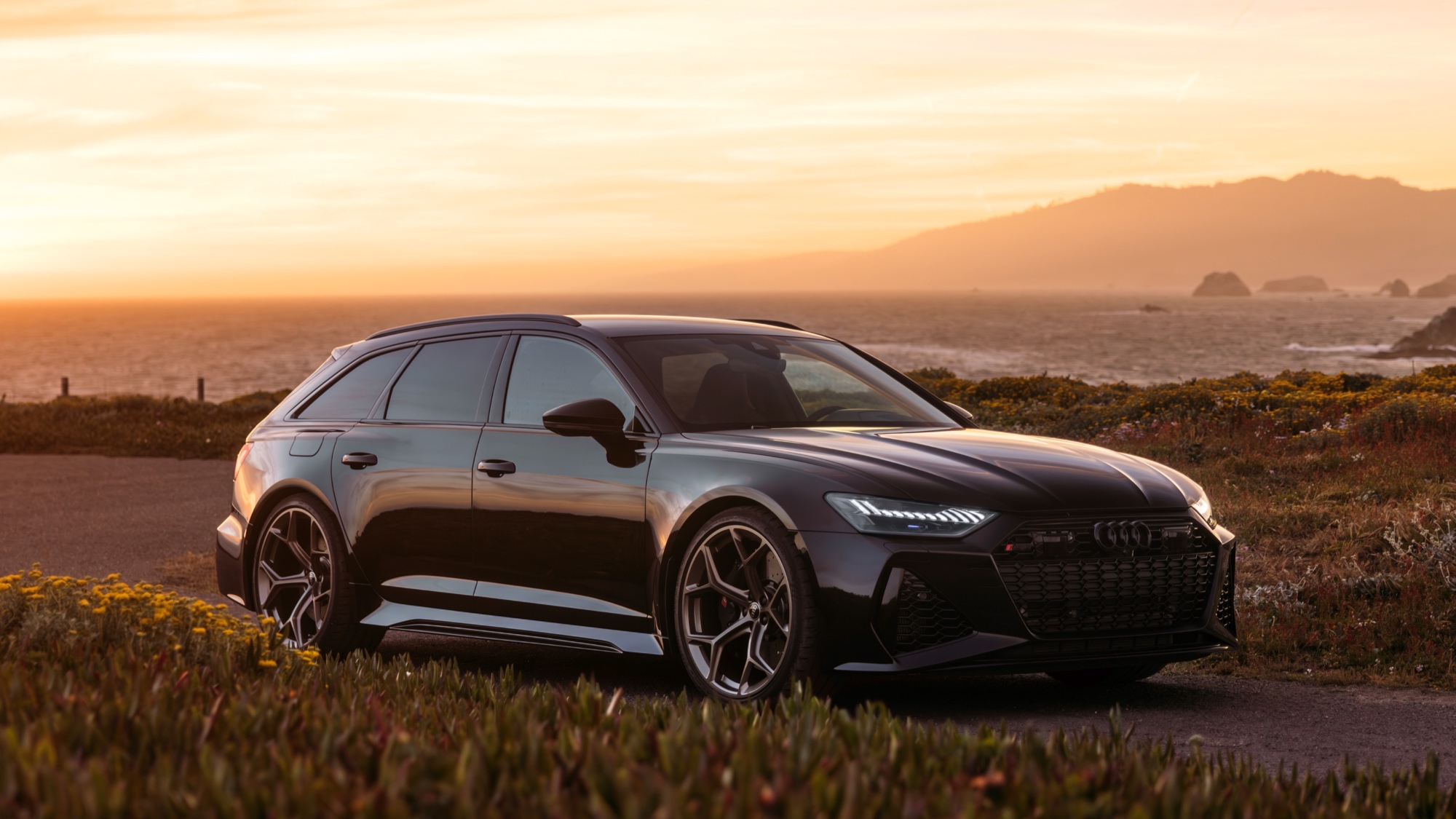 Static photo,
Colour: Mythos Black metallic