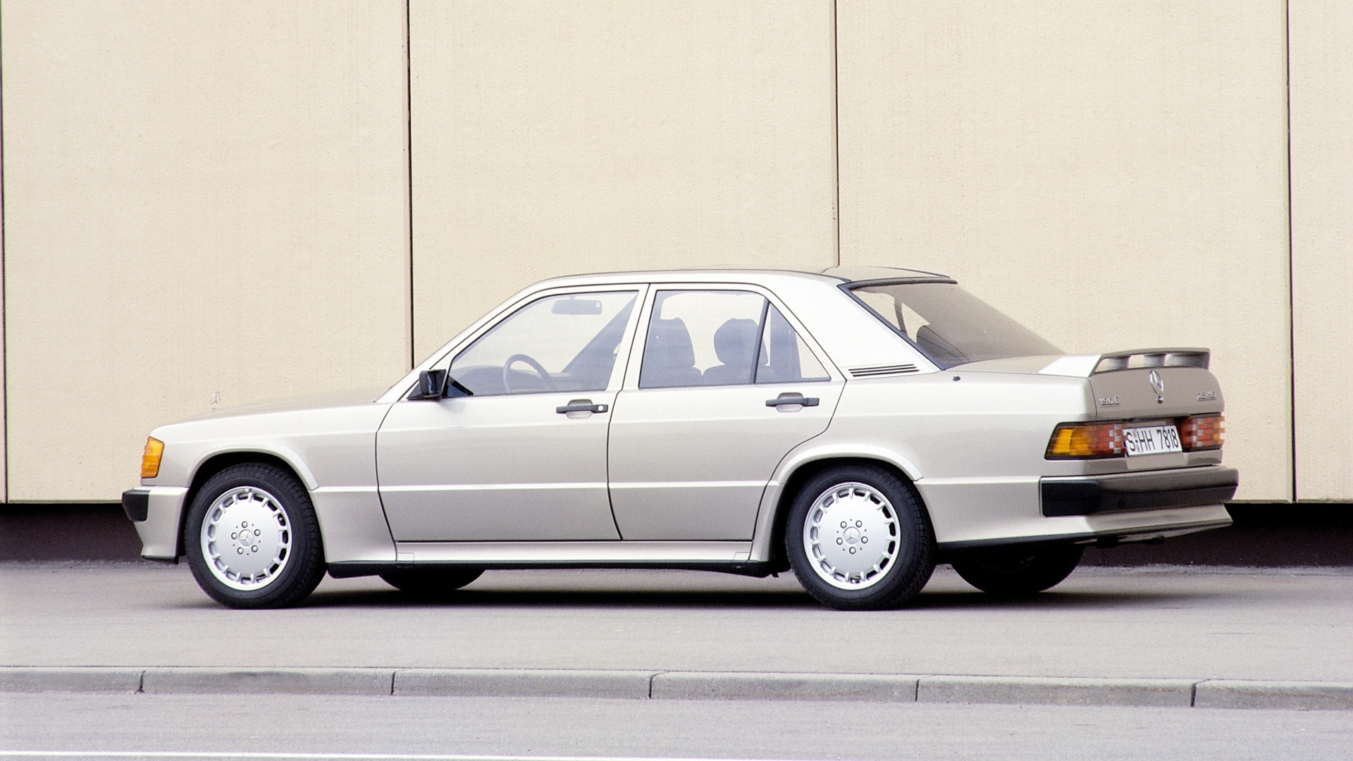 Mercedes-190-e-2.3-16-13