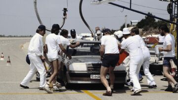 Weltrekordfahrt auf der Hochgeschwindigkeitsstrecke in Nardò/Italien mit dem Mercedes-Benz 190 E 2.3-16 (W 201), 13. bis 21. August 1983. Das Fahrzeug absolviert 50.000 Kilometer und stellt insgesamt drei Weltrekorde und neun Klassenrekorde auf. Im Foto ein Servicestopp. (Fotosignatur der Mercedes-Benz Classic Archive: 83F167)World record drive on the high-speed track in Nardò/Italy with the Mercedes-Benz 190 E 2.3-16 (W 201), 13 to 21 August 1983. The vehicle covered 50,000 kilometres and set a total of three world records and nine class records. In the photo, a service stop. (Photo index number in the Mercedes-Benz Classic Archives: 83F167)