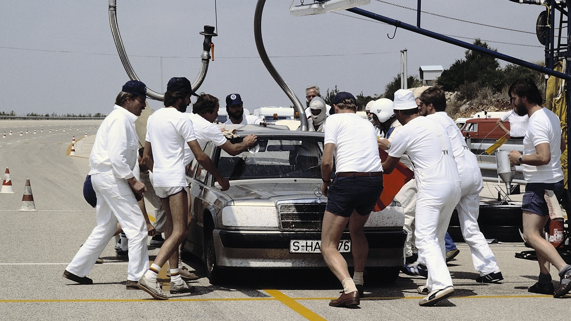 Mercedes-190-e-2.3-16-17