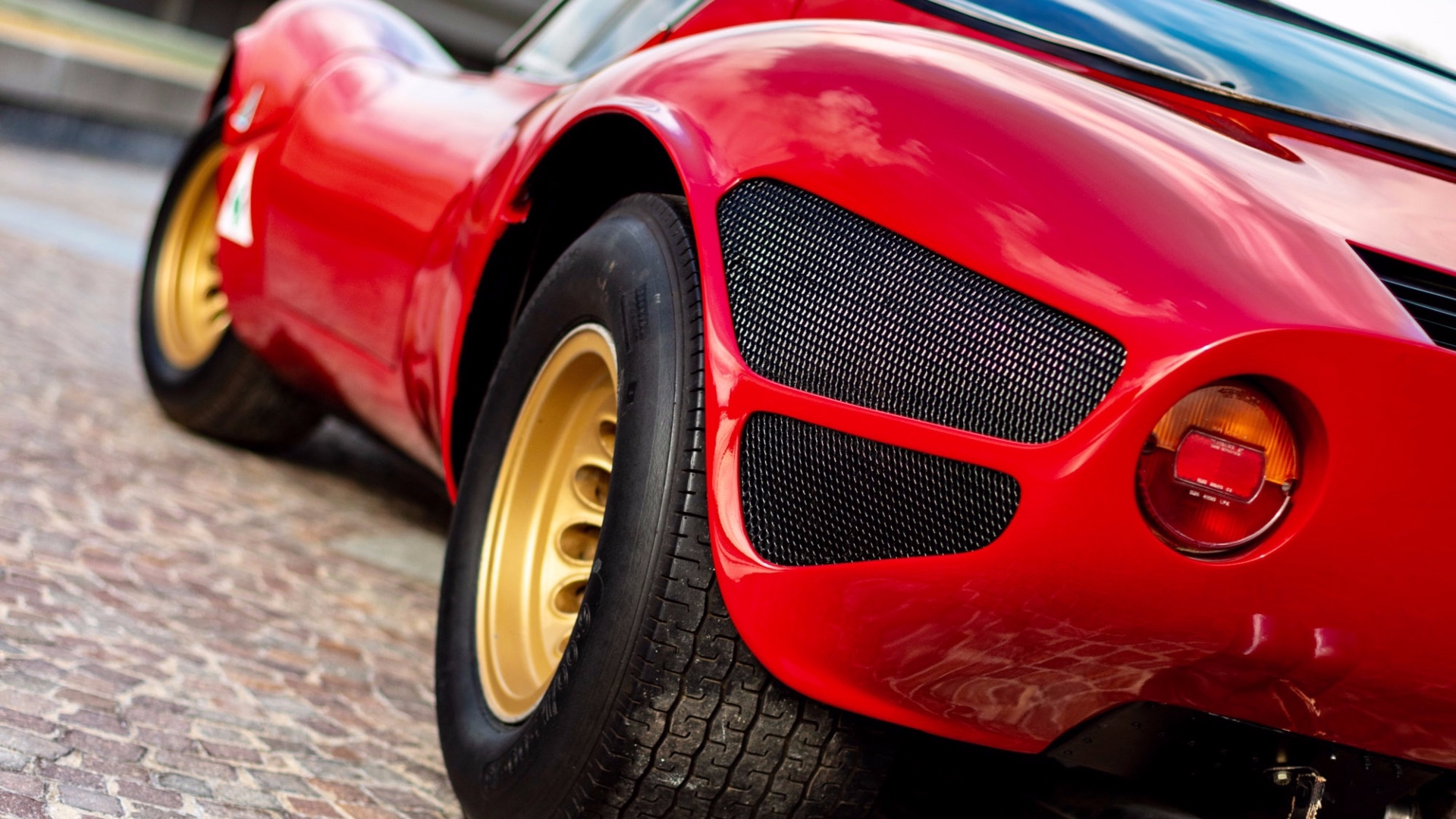 Alfa-Romeo-33-Stradale-Supercar-5 Alfa-Romeo-33-Stradale-Supercar-5