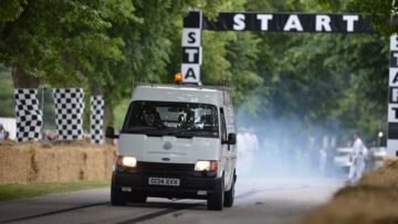 Ford-Transit-Jaguar-XJ220-2