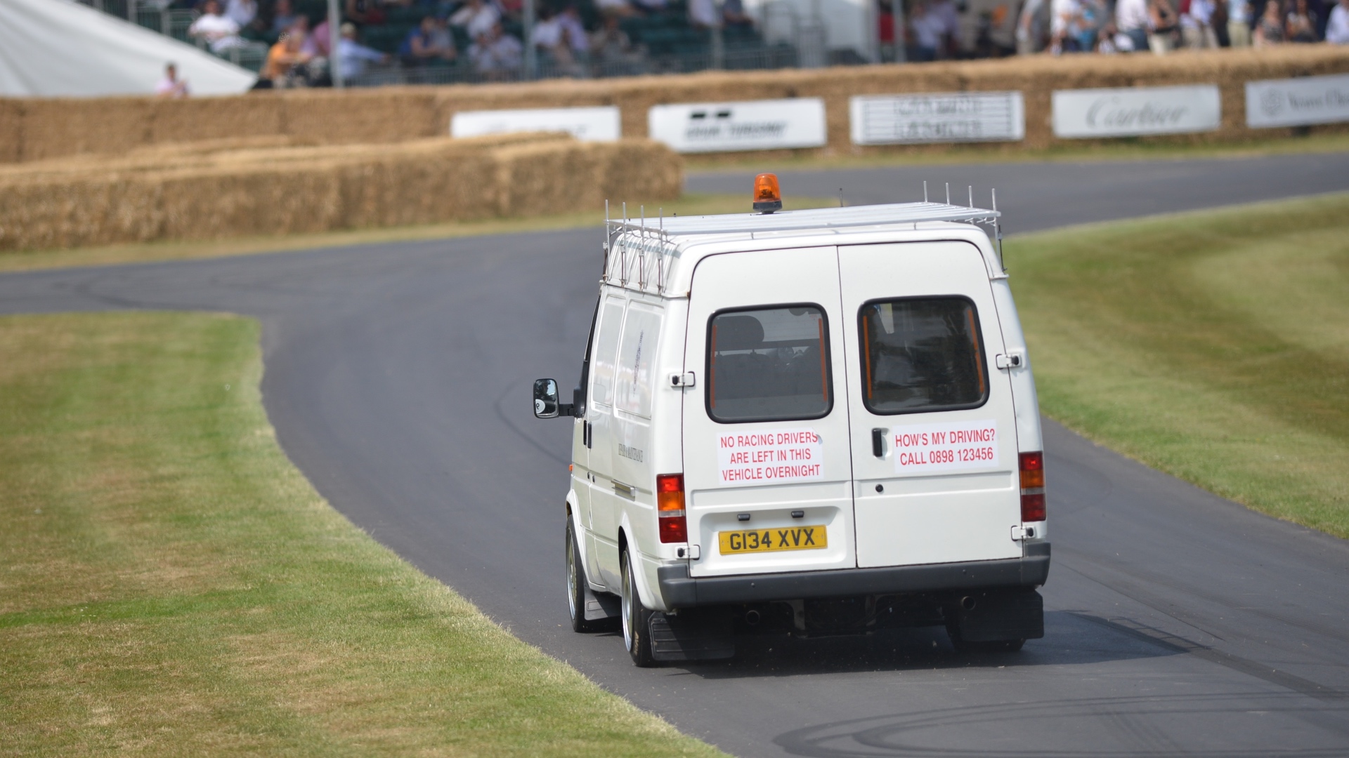 Ford-Transit-Jaguar-XJ220-3