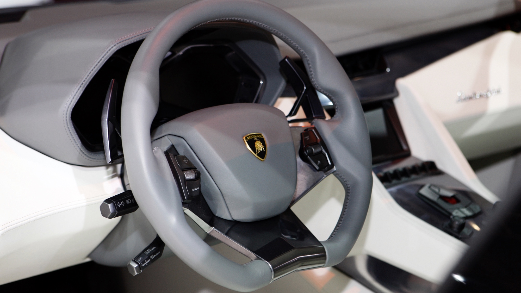 lamborghini-estoque-storia-caratteristiche-1 lamborghini-estoque-storia-caratteristiche-1